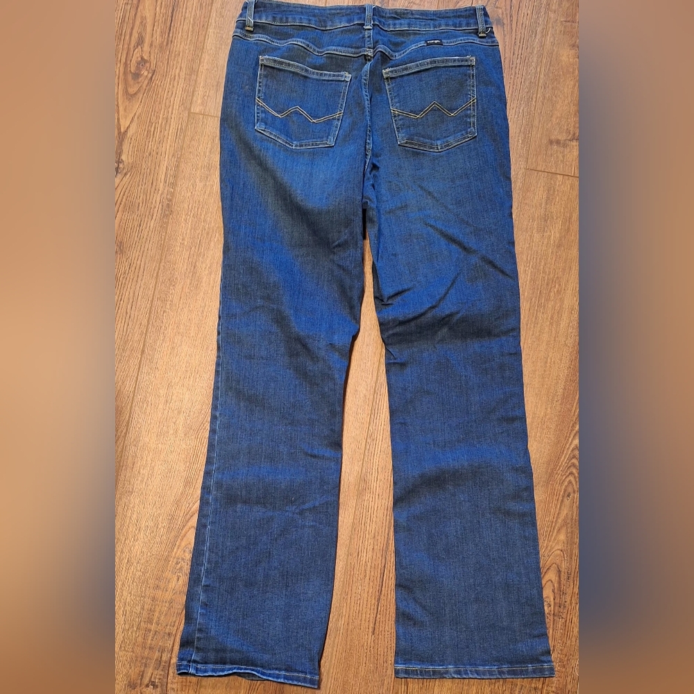 Wrangler Women's Straight Leg Jeans in Deep Blue ☆Size 12/32☆ Length/Inseam 32
